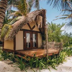 casa-nawal-beachfront-glamping.tulum-hotels.net/